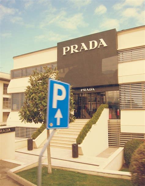 outlet prada gucci|gucci outlet store florence.